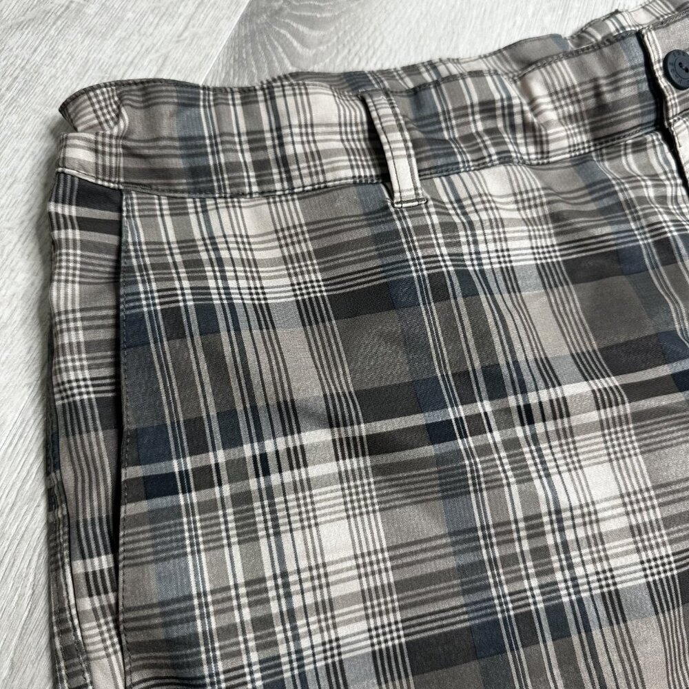 North Face Shorts Mens 40 Green Black Plaid Hiking Outdoor Cargo Performance Zip - Picture 2 of 11
